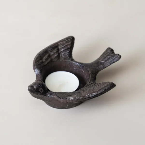 Ancien bougeoir oiseau en fonte brun, idéal pour une ambiance rétro dans une décoration de jardin ou d’intérieur.