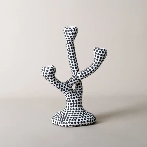 Bougeoir ceramique artistique en forme de cactus, motif à pois noirs pour une touche audacieuse dans votre salon.
