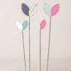 Accessoires pour décoration de pot de fleur au style naïf et enfantin, parfait pour personnaliser une jardinière en terrasse ou en balcon.