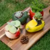 Lot de pots originaux en forme de légumes, parfait comme pot de fleur en céramique décoratif pour terrasse.