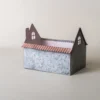 Pot de fleurs intérieur en métal gris avec fenêtres découpées, au style maison miniature.