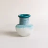 Vase décoratif Turquoise en verre givré, aux nuances marines douces pour une ambiance fraîche et moderne.