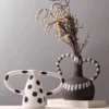 Vase en Resine – Style Art a Pois Blancs et Noirs 1