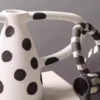 Vase en Resine – Style Art a Pois Blancs et Noirs 3