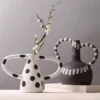 Vase en Resine – Style Art a Pois Blancs et Noirs 4