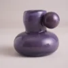 vase et fleurs violet pastel