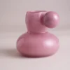 vase et fleurs rose doux