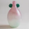 Vase à fleurs rose