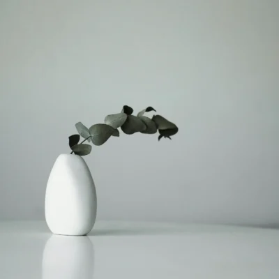 Vase en Ceramique Blanche – Serie Twist Artisanal 47