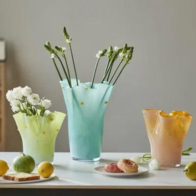 Vase en Verre Souffle – Serie Artisanal a Bord Ondule 1