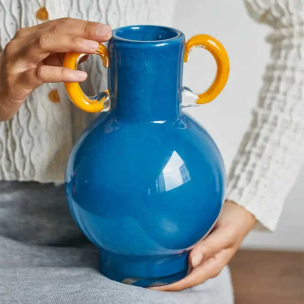 vase amphore en verre soufflé coloré