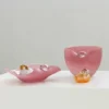 Vase déco design moderne orné de détails subtils, idéal pour une décoration d’intérieur minimaliste.